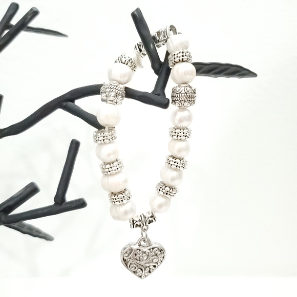 Pearl and Silver Bracelet with Heart Pendant - Picture 2 of 5